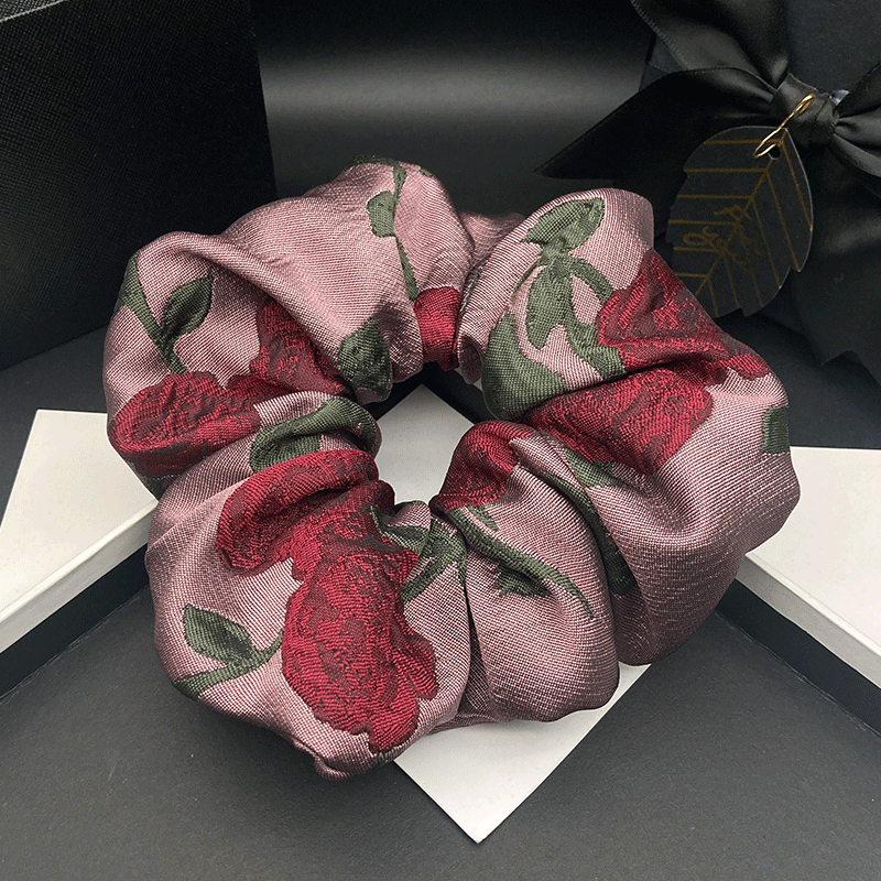 Street Fashion Paris - Paris Rose vintage French style flower