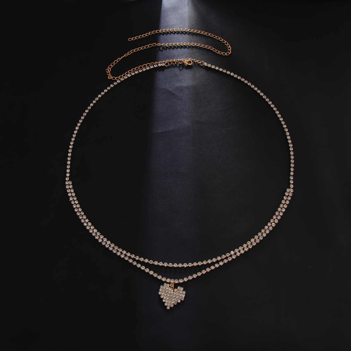 Fashionable Heart-shaped Sexy  – Street Fashion Photography Bewertung und Preis