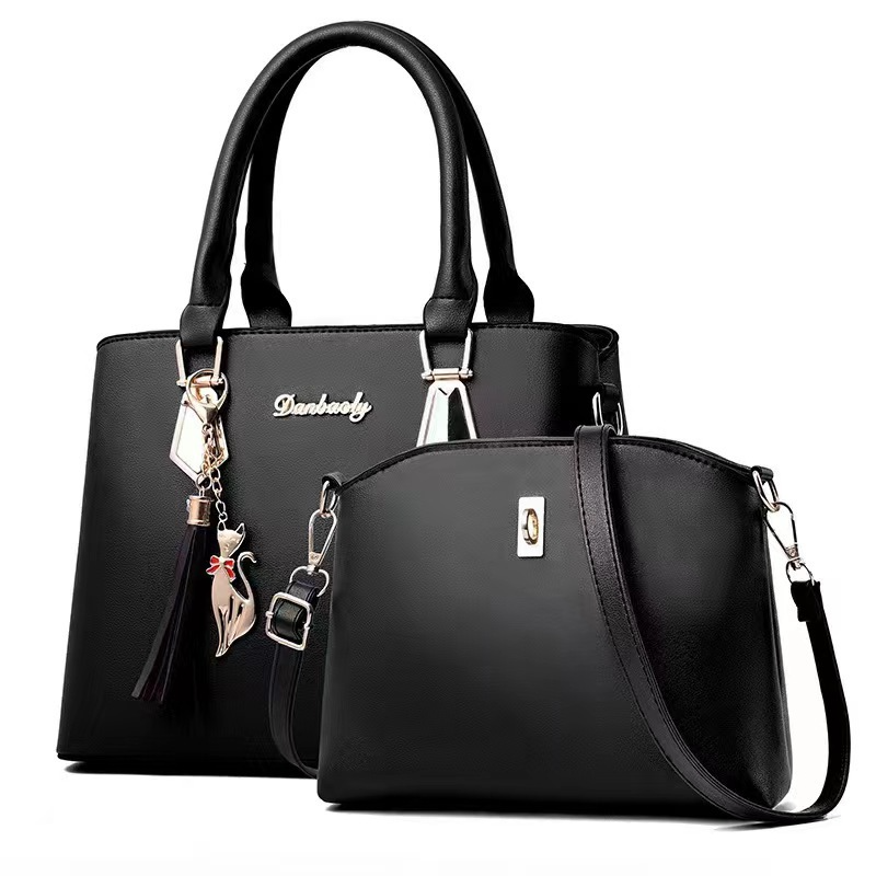 Fashionable women's handbag se – Street Fashion Photography Bewertung und Preis