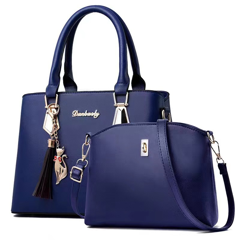 Fashionable women's handbag se – Street Fashion Photography Bewertung und Preis