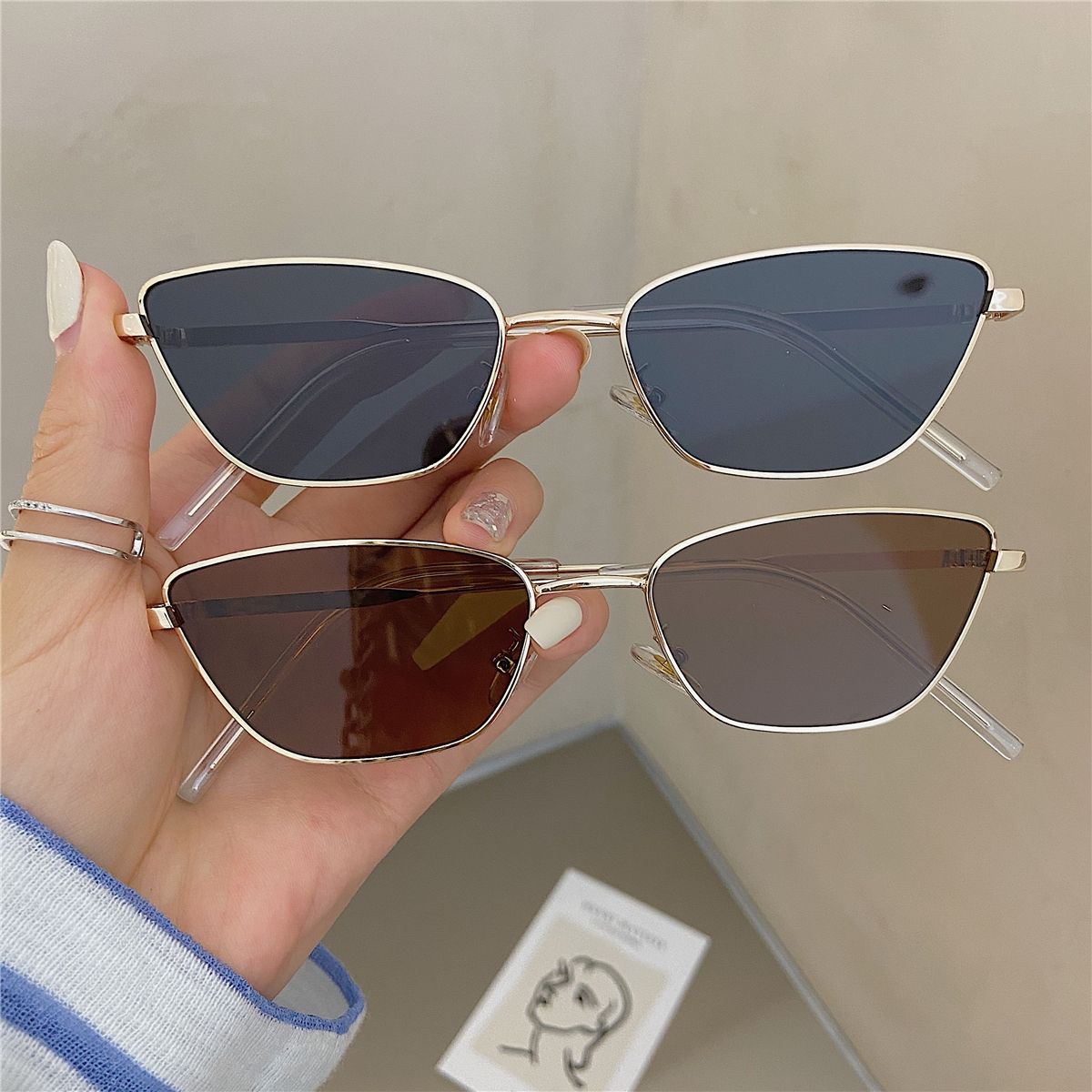 Fashionable Rhombus-Shaped Met – Street Fashion Photography Bewertung und Preis